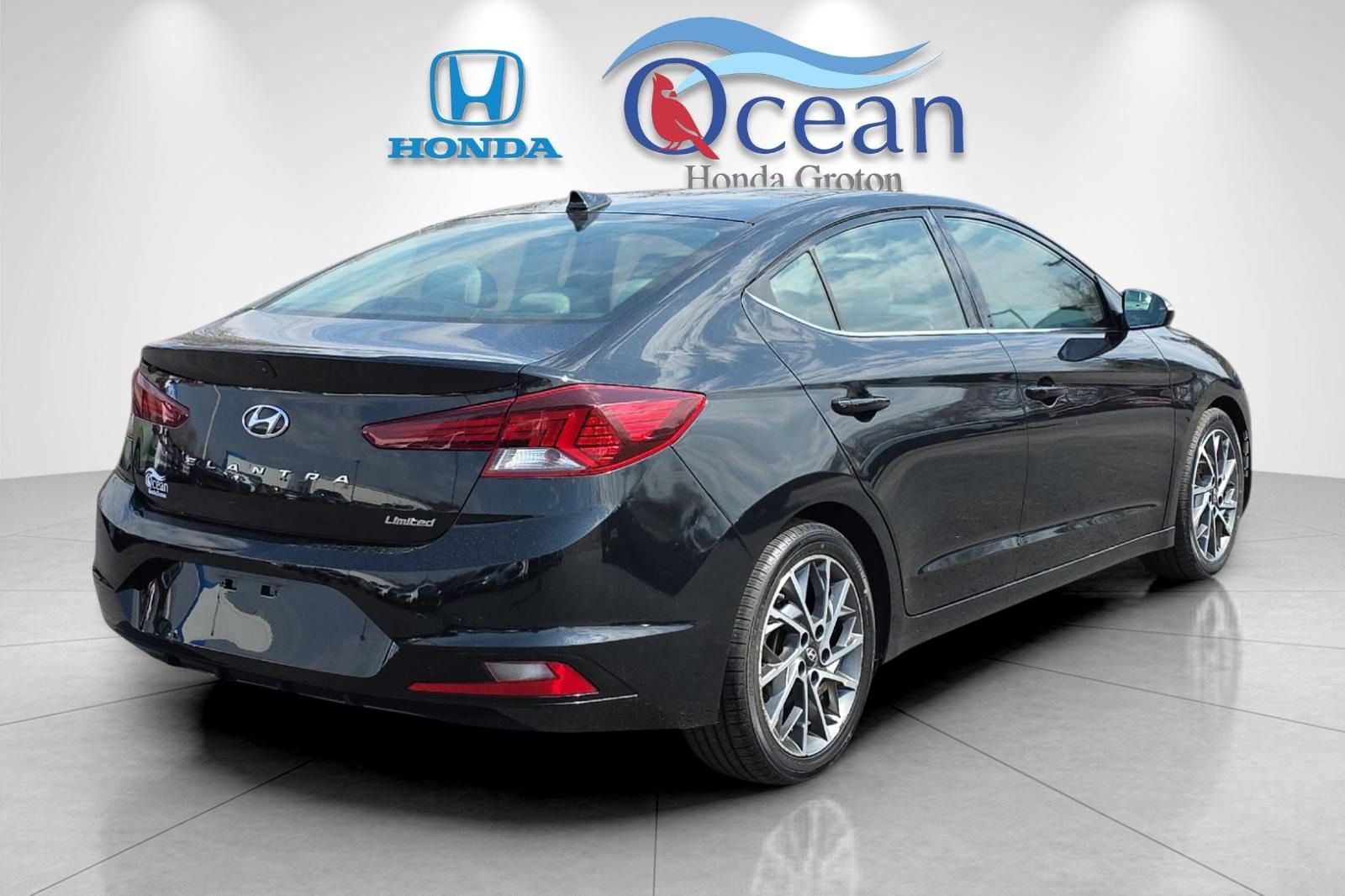 Used 2019 Hyundai Elantra Limited image 3