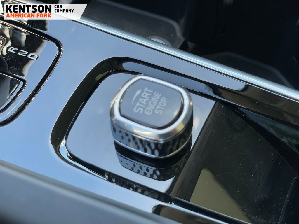 Used 2025 Volvo XC60 B5 Plus AWD/4WD image 26