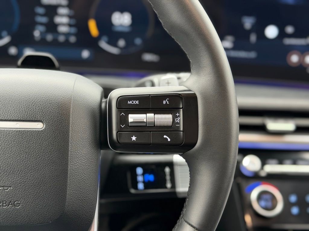 Used 2025 Hyundai Santa Fe Limited AWD/4WD image 19