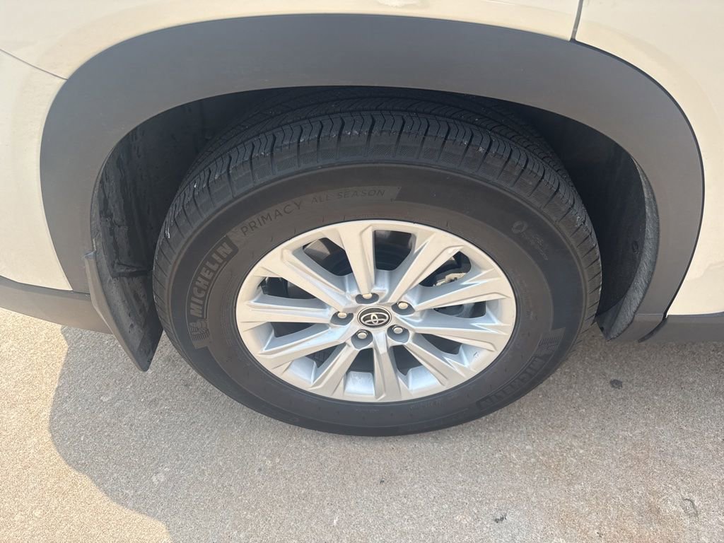Used 2024 Toyota Grand Highlander XLE FWD image 7