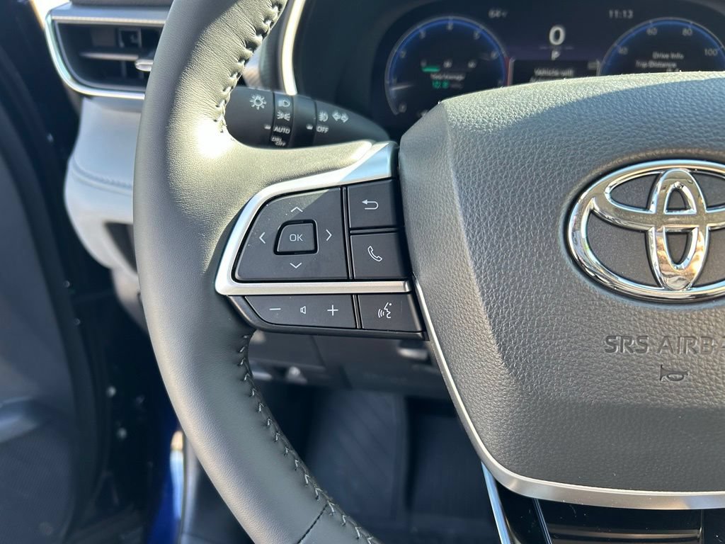 Used 2026 Toyota Highlander Limited AWD/4WD image 18