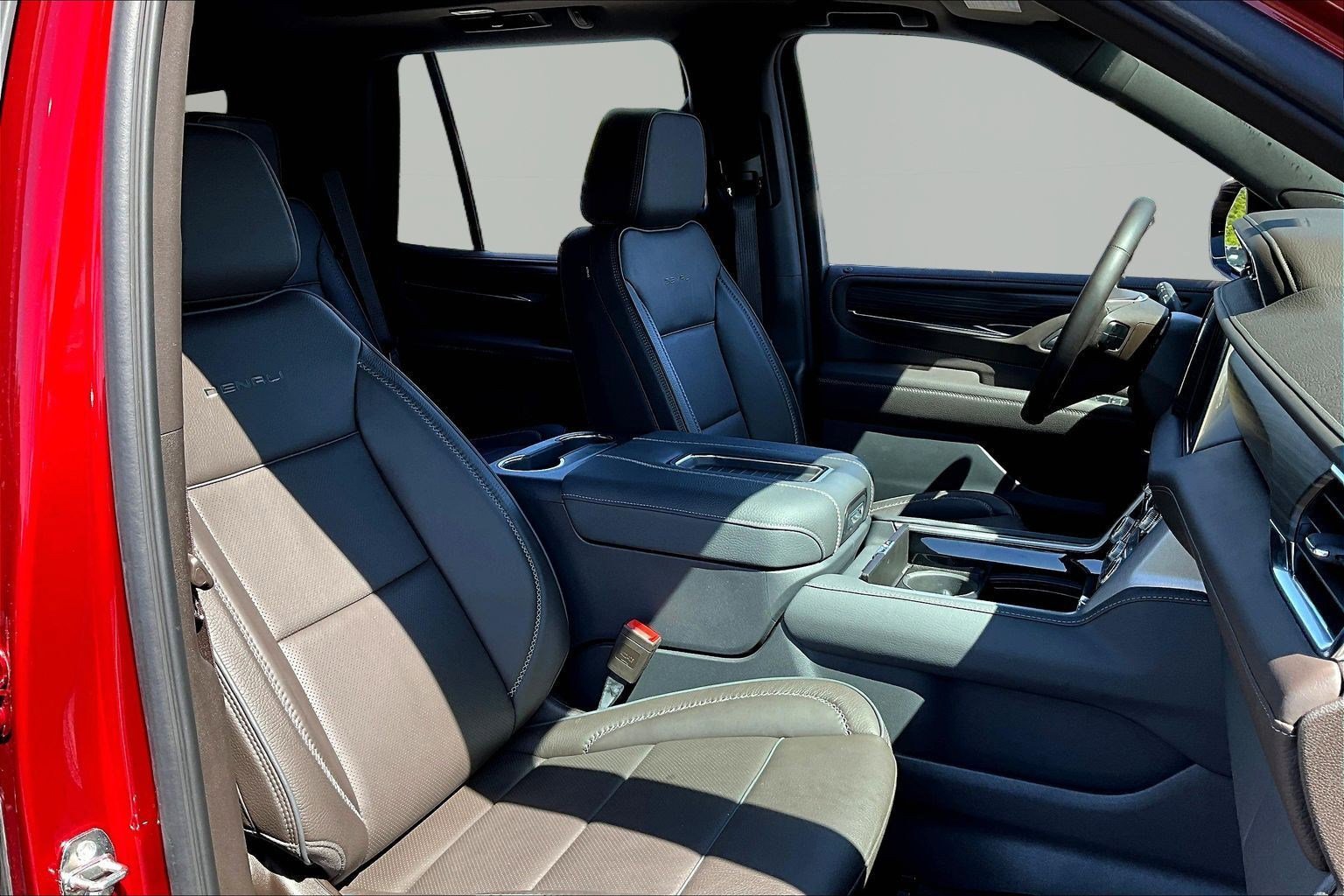 Used 2024 GMC Yukon Denali AWD/4WD image 28