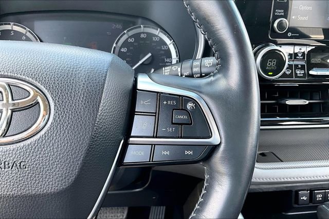 Used 2021 Toyota Highlander Limited image 12
