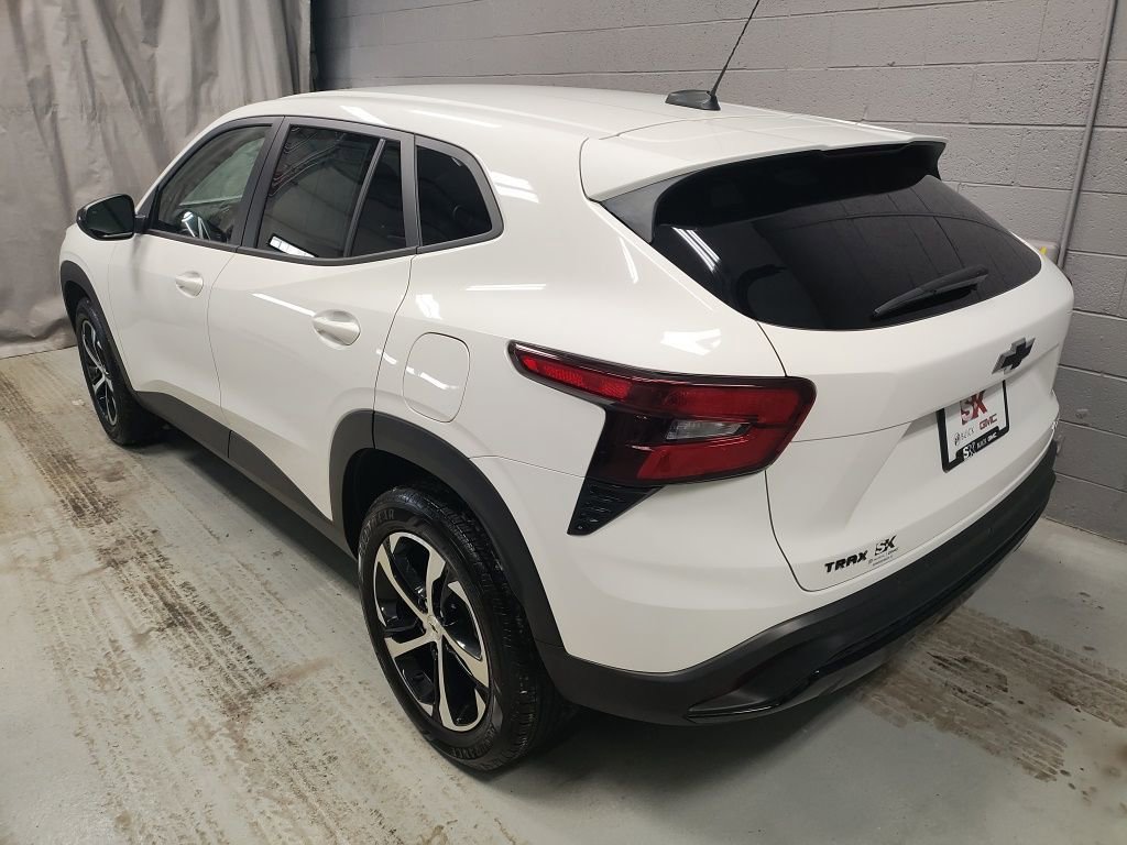 Certified 2024 Chevrolet Trax RS w/ Driver Confidence Package image 21