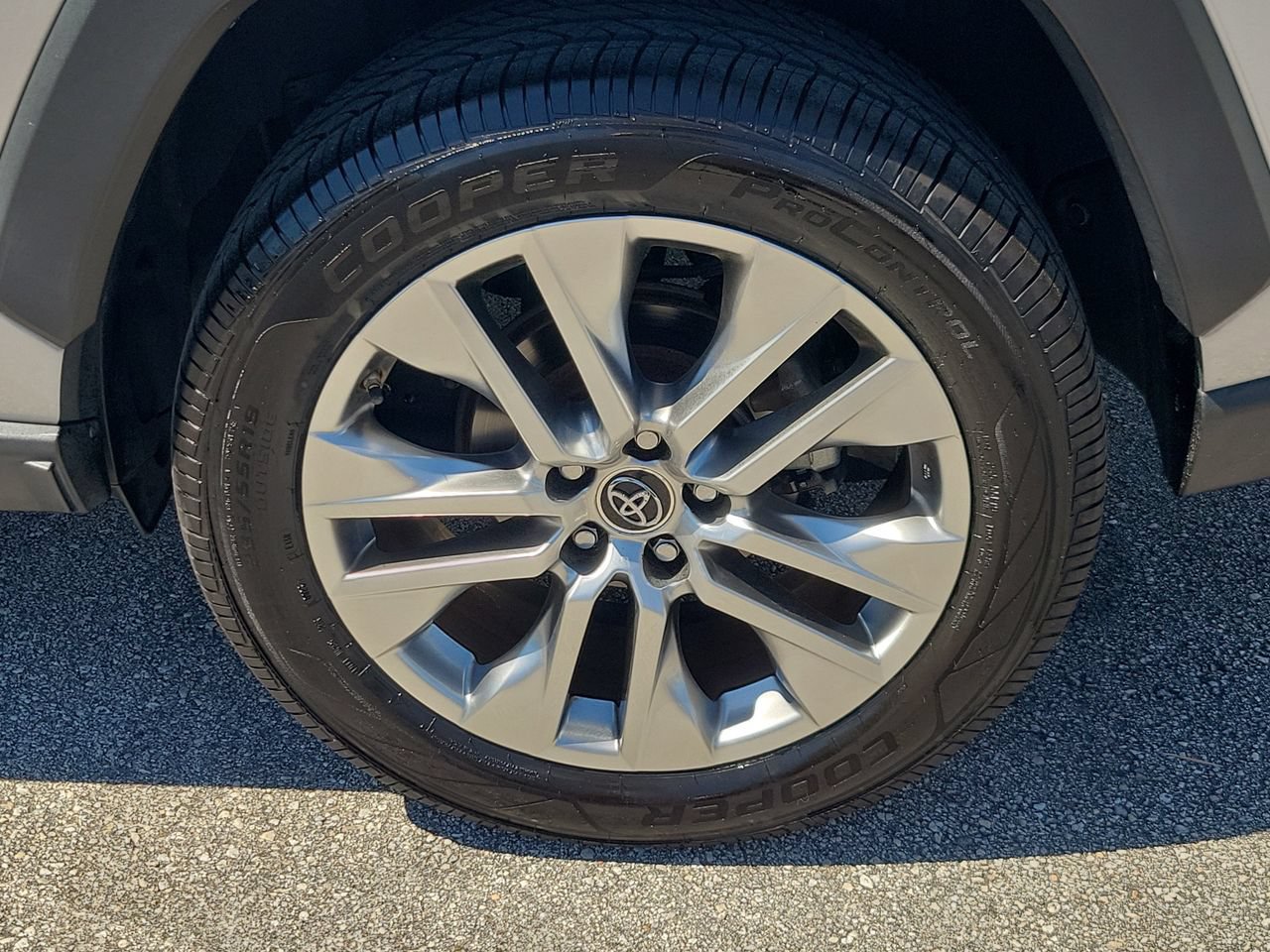 Used 2019 Toyota RAV4 XLE Premium w/ Cold Weather Package FWD image 6
