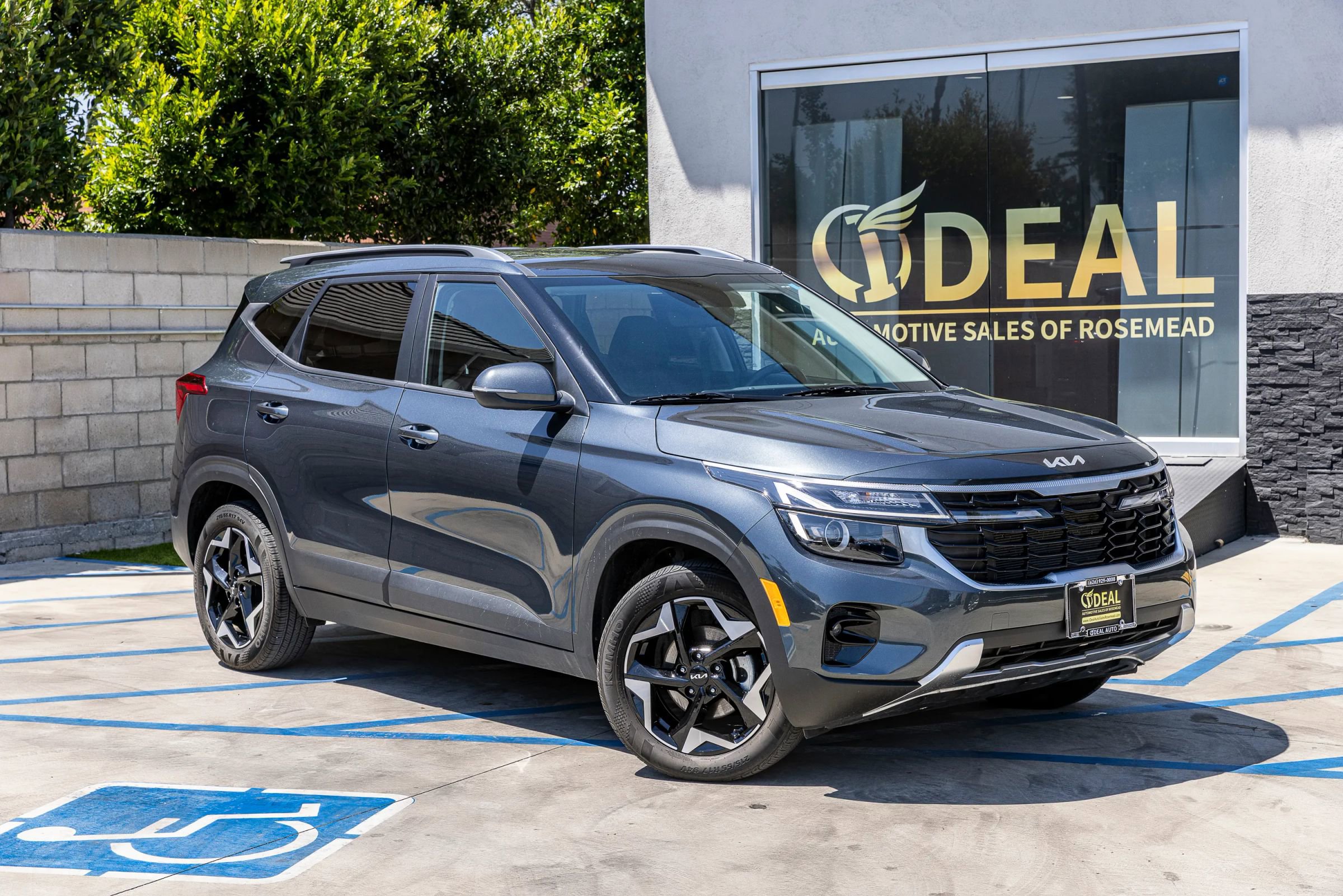 Used 2025 Kia Seltos S FWD image 2
