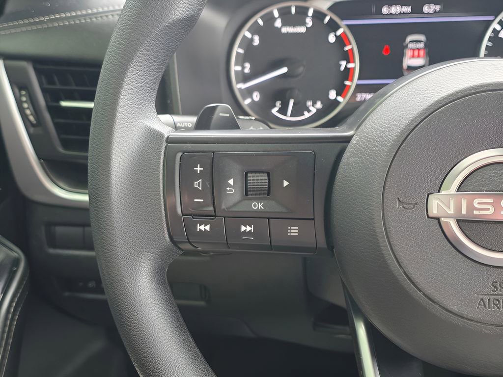 Used 2024 Nissan Rogue SV AWD/4WD image 19