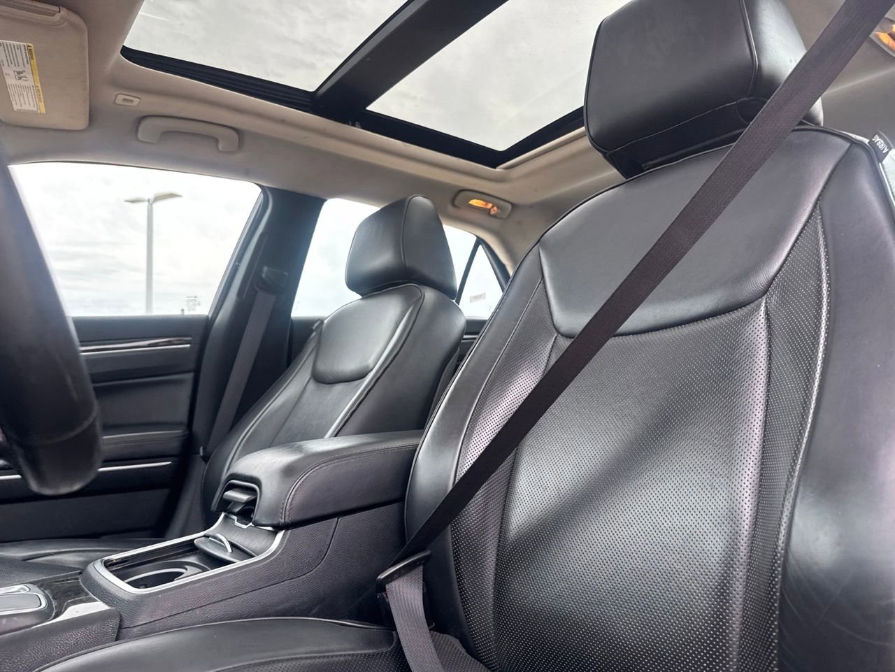 Used 2020 Chrysler 300 Limited RWD image 38