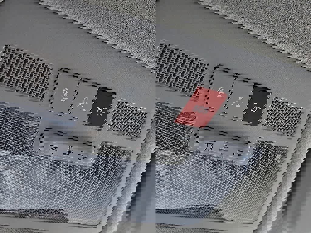 Used 2024 Hyundai Venue Limited image 25