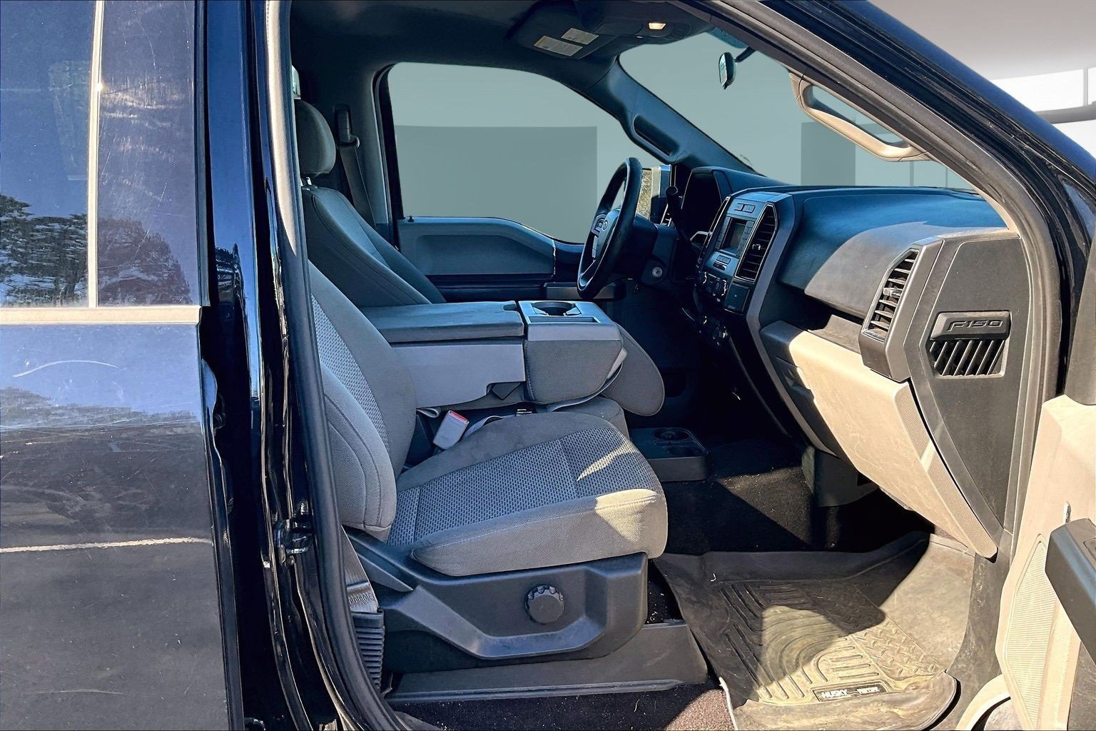 Used 2017 Ford F150 XLT image 22