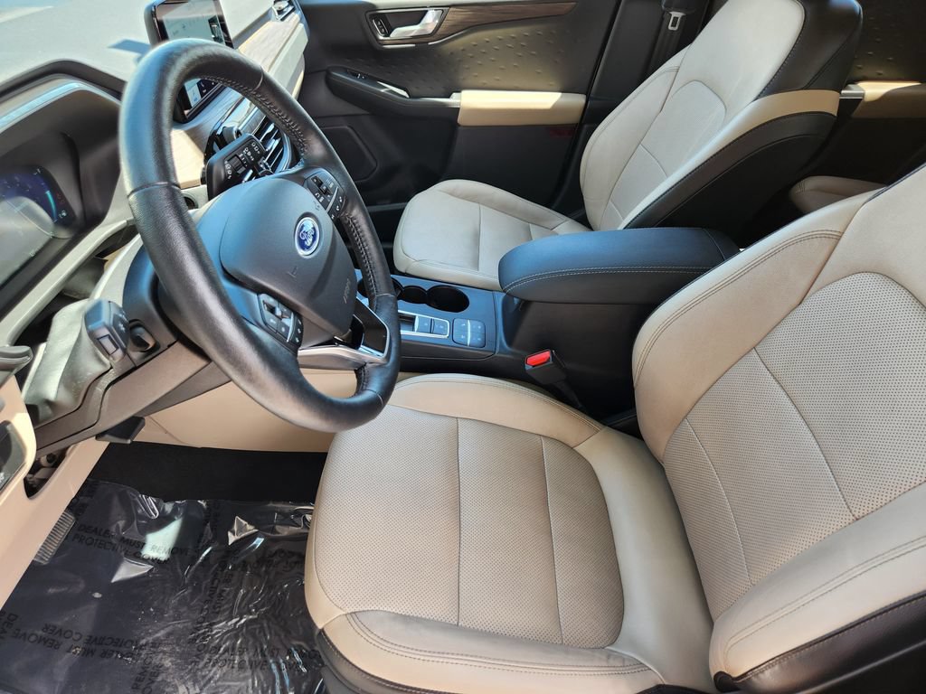 Used 2020 Ford Escape Titanium AWD/4WD image 4