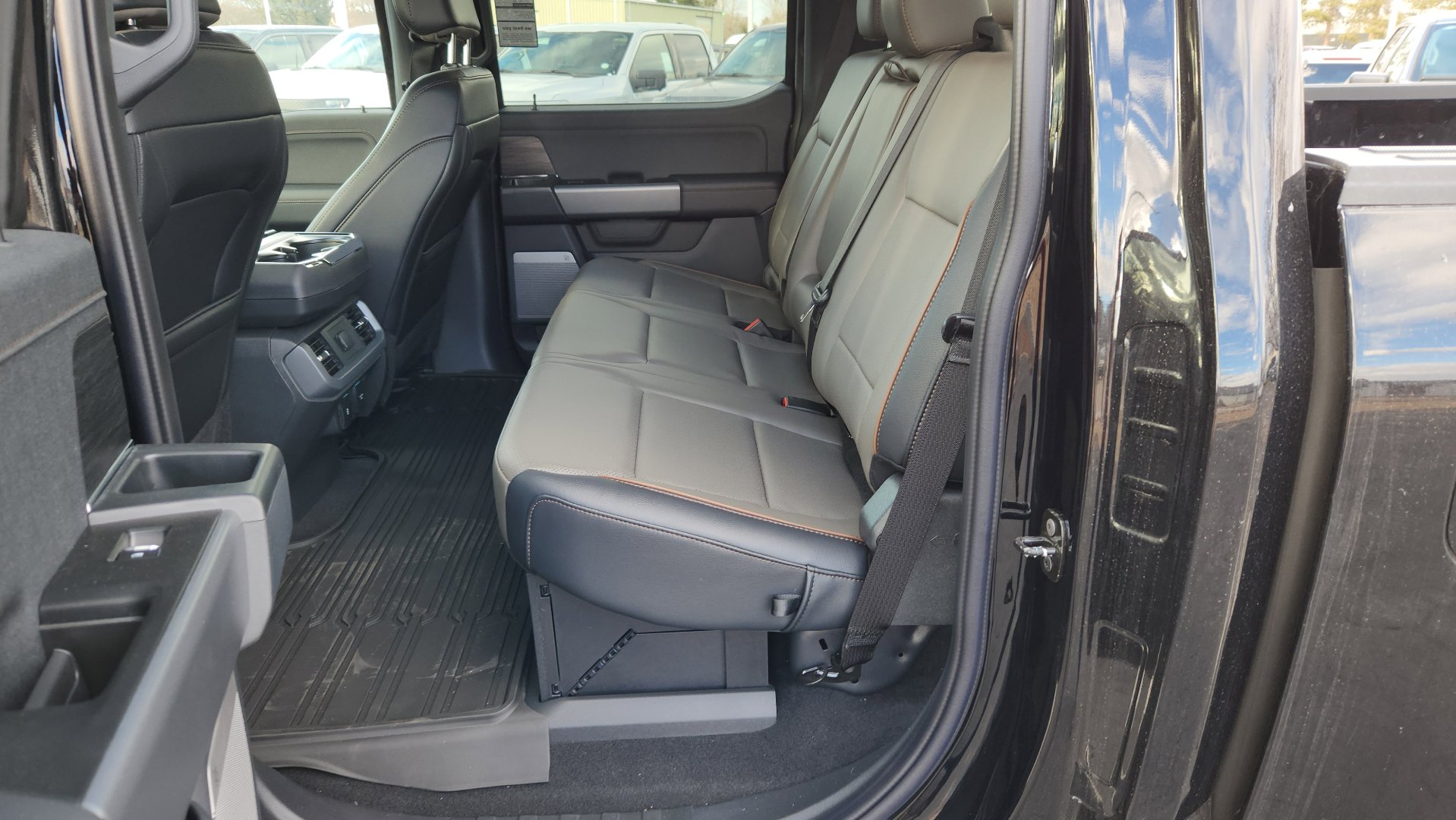 New 2025 Ford F150 Lariat w/ Equipment Group 501A Mid image 26