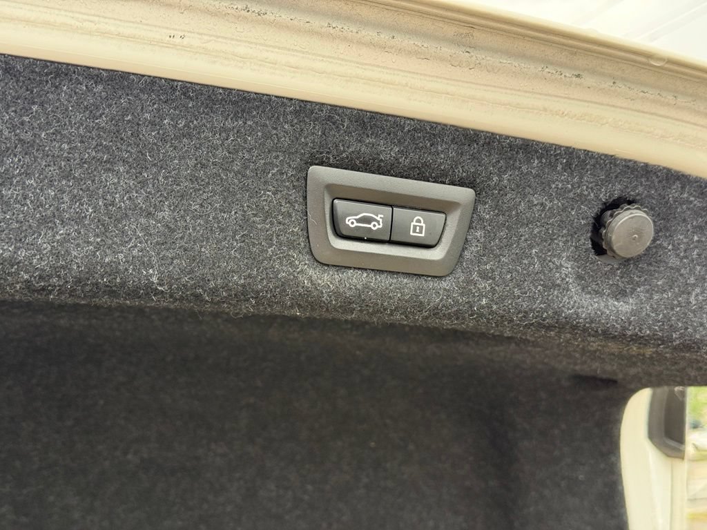 Used 2018 BMW 530e RWD image 28