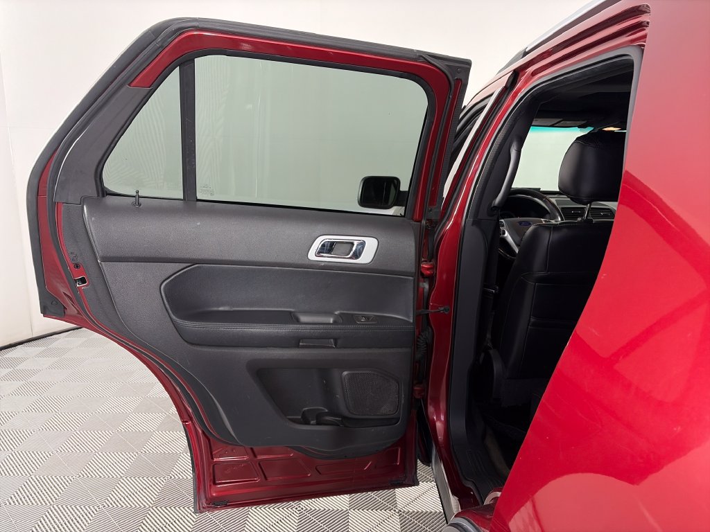 Used 2015 Ford Explorer Limited w/ Equipment Group 302A AWD/4WD image 12