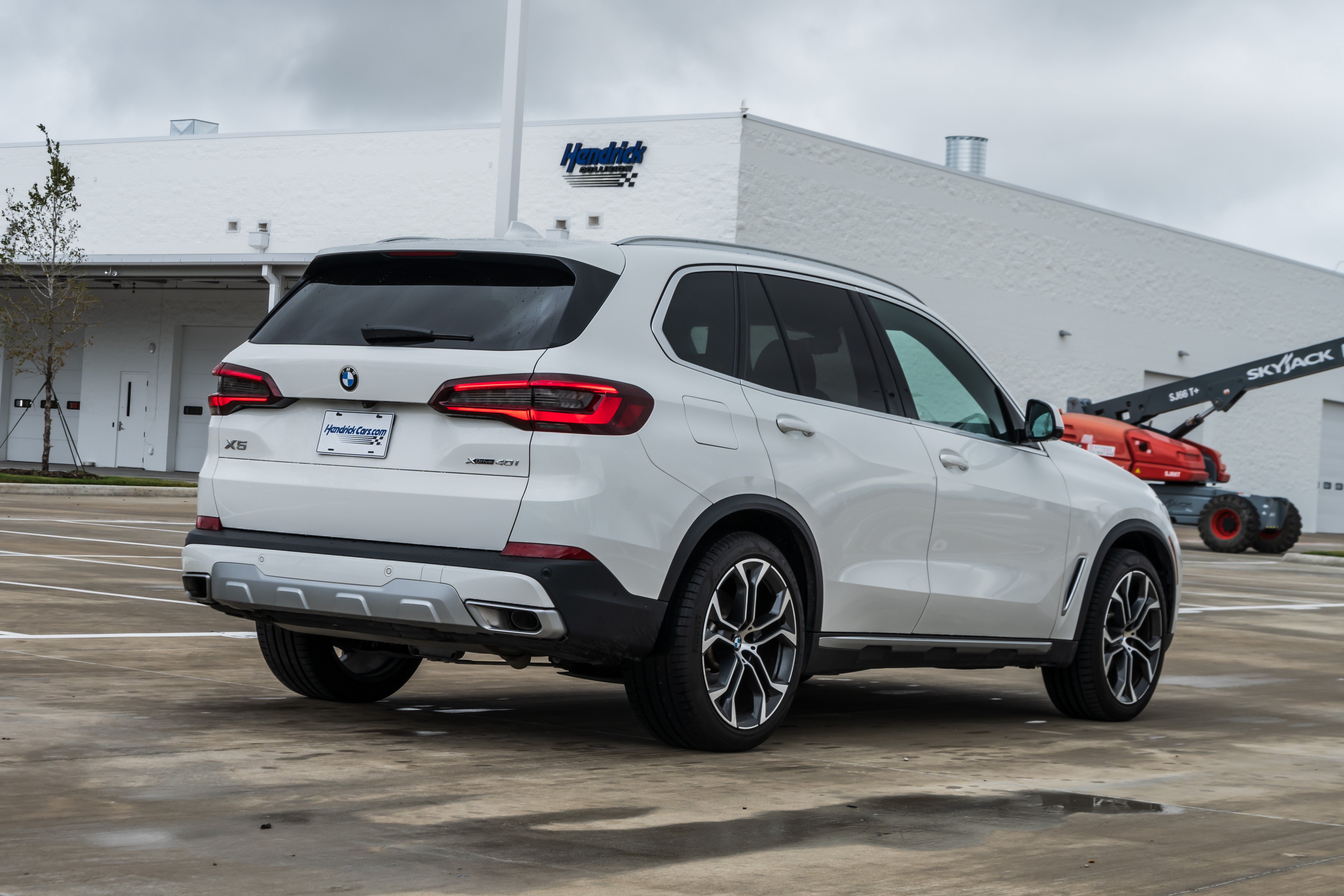 Certified 2023 BMW X5 xDrive40i w/ Parking Assistance Package AWD/4WD image 9