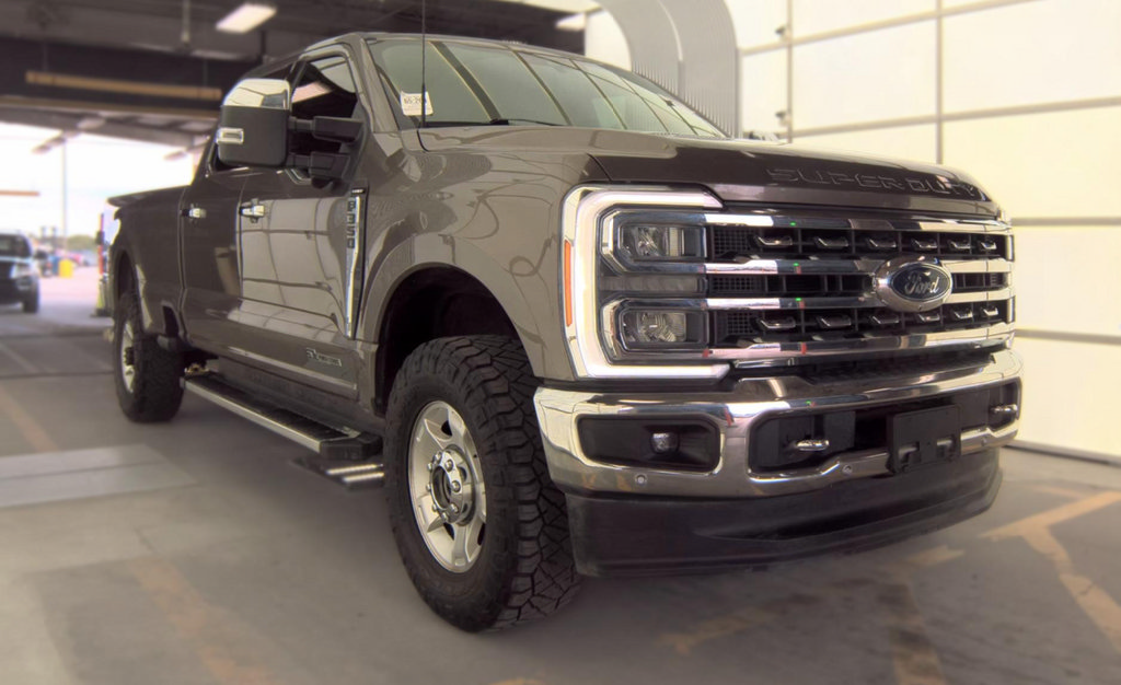 Used 2023 Ford F350 Lariat w/ Tow Technology Package AWD/4WD image 3