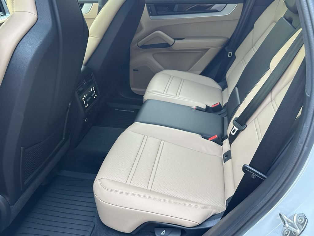 Certified 2026 Porsche Cayenne AWD/4WD image 13