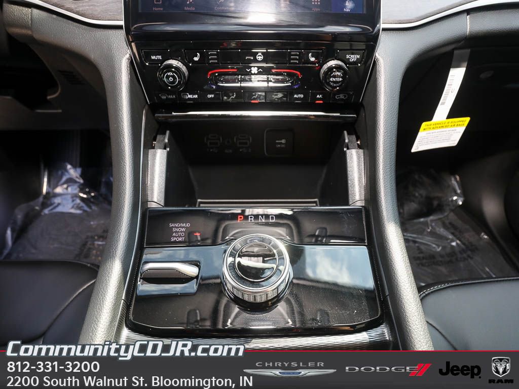 New 2025 Jeep Grand Cherokee Limited image 17
