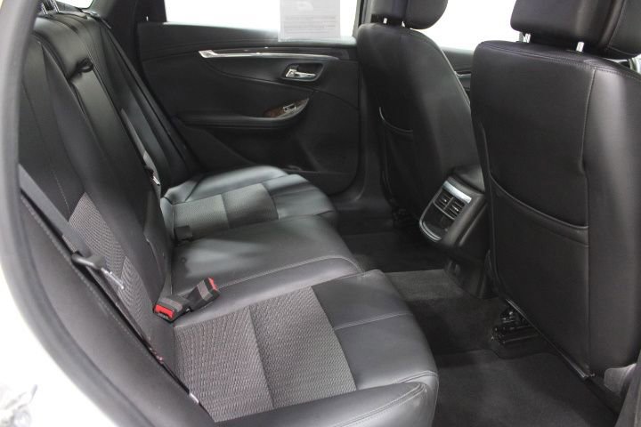 Used 2014 Chevrolet Impala LT w/ Convenience Package image 30