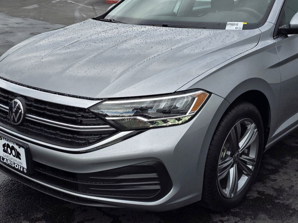 Used 2024 Volkswagen Jetta SE image 11