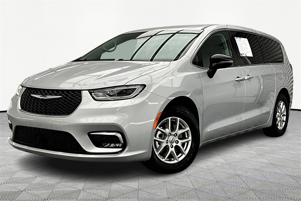 Used 2024 Chrysler Pacifica Touring-L