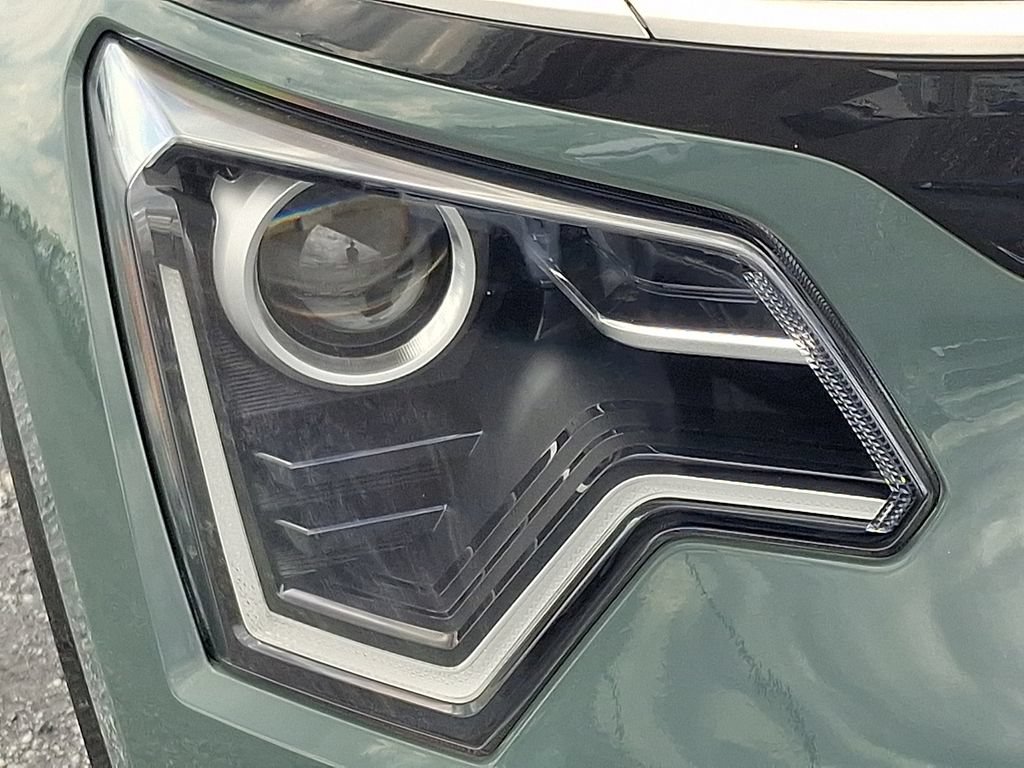 Certified 2023 Kia Niro Wind w/ Wind Preserve Package FWD image 9