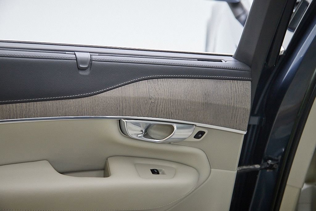 Certified 2023 Volvo XC90 B6 Ultimate w/ Protection Package Premier image 19