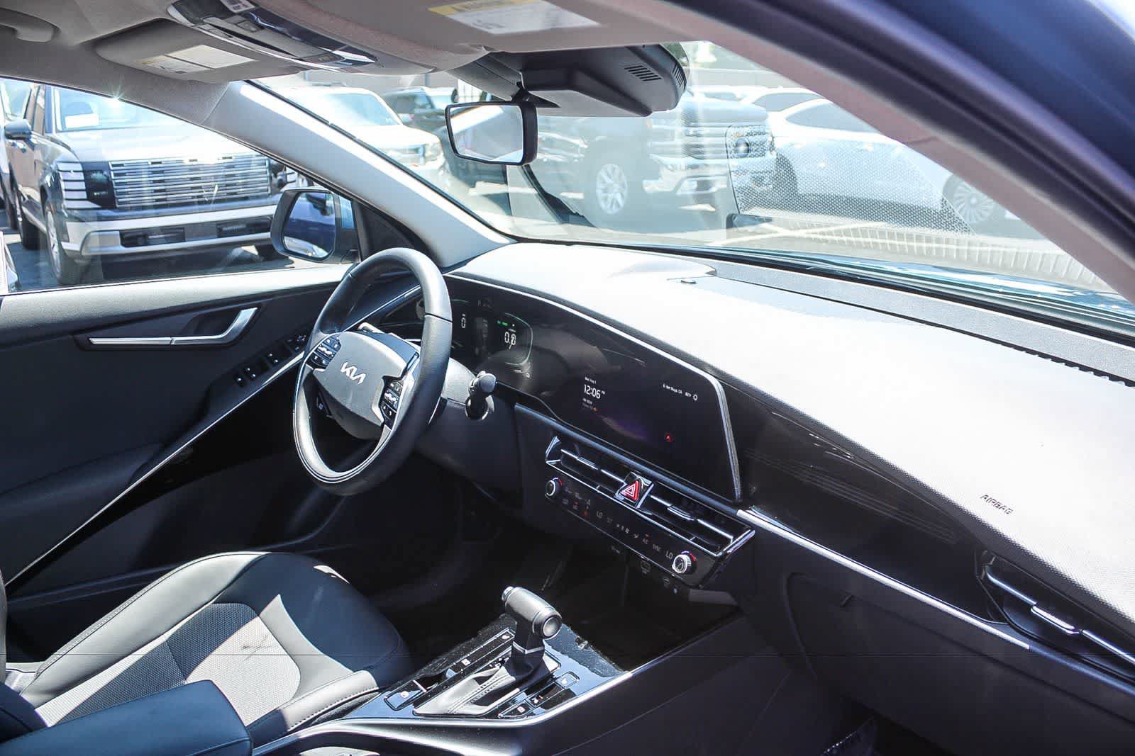 Used 2025 Kia Niro EX FWD image 21