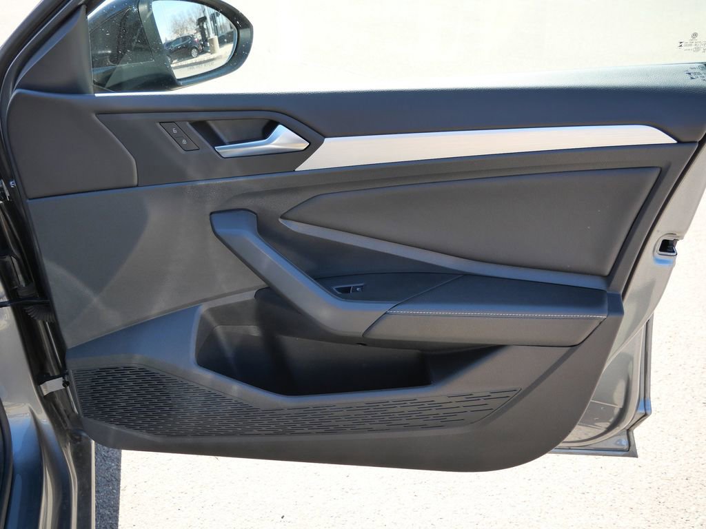 Used 2025 Volkswagen Jetta Sport image 16