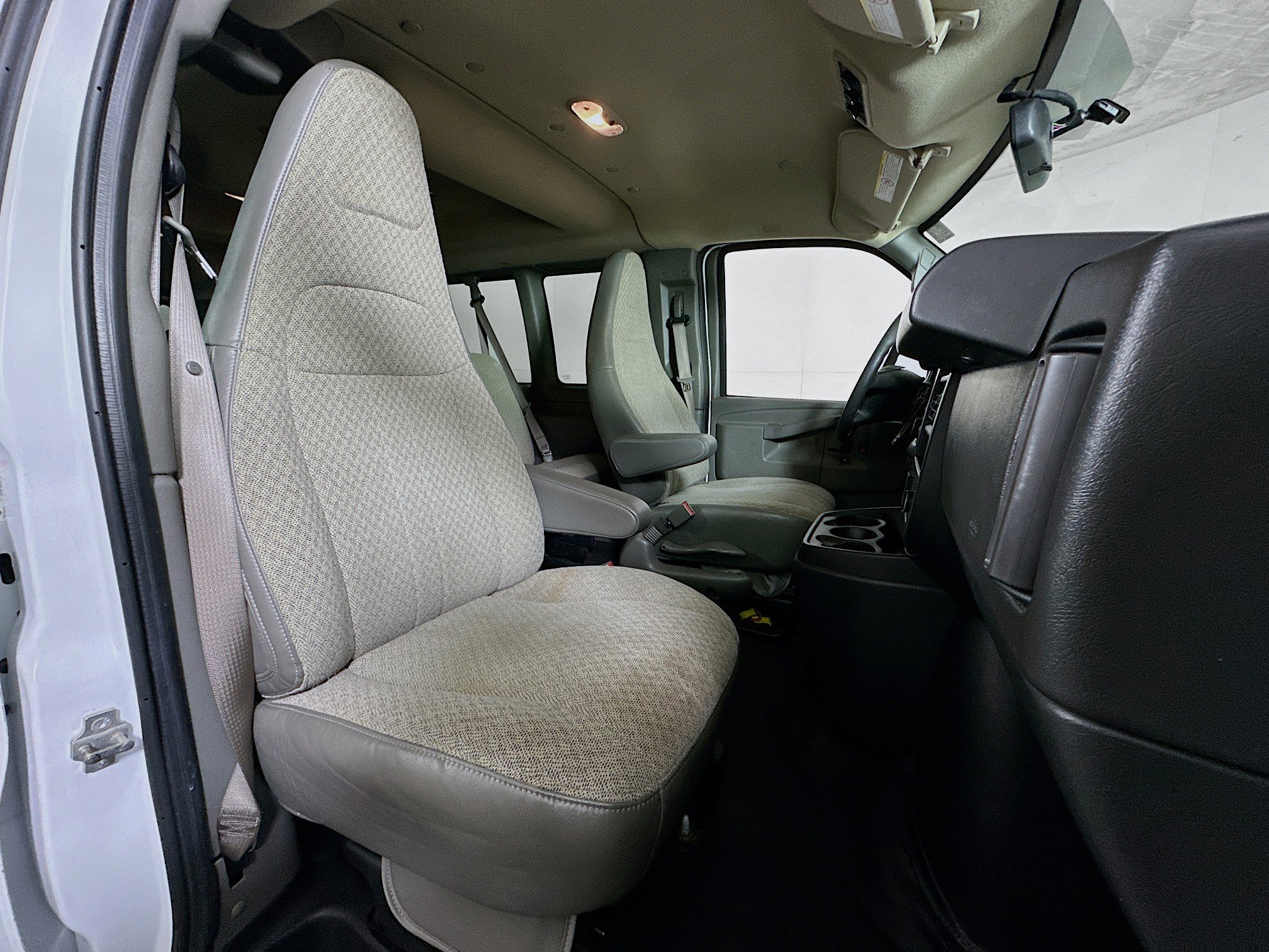 Used 2023 Chevrolet Express 3500 LS RWD image 25