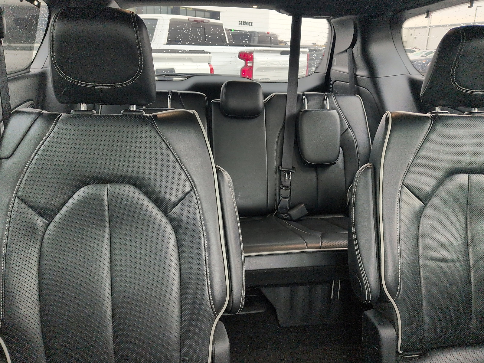 Used 2025 Chrysler Pacifica Limited image 8