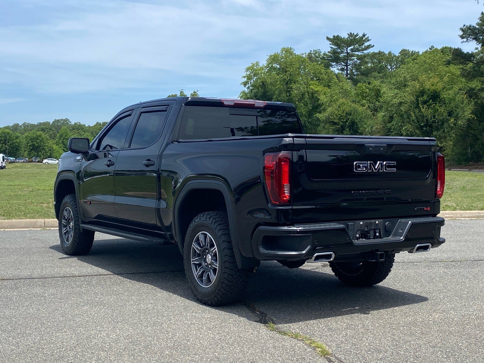 Used 2024 GMC Sierra 1500 AT4 w/ AT4 Premium Package AWD/4WD image 8