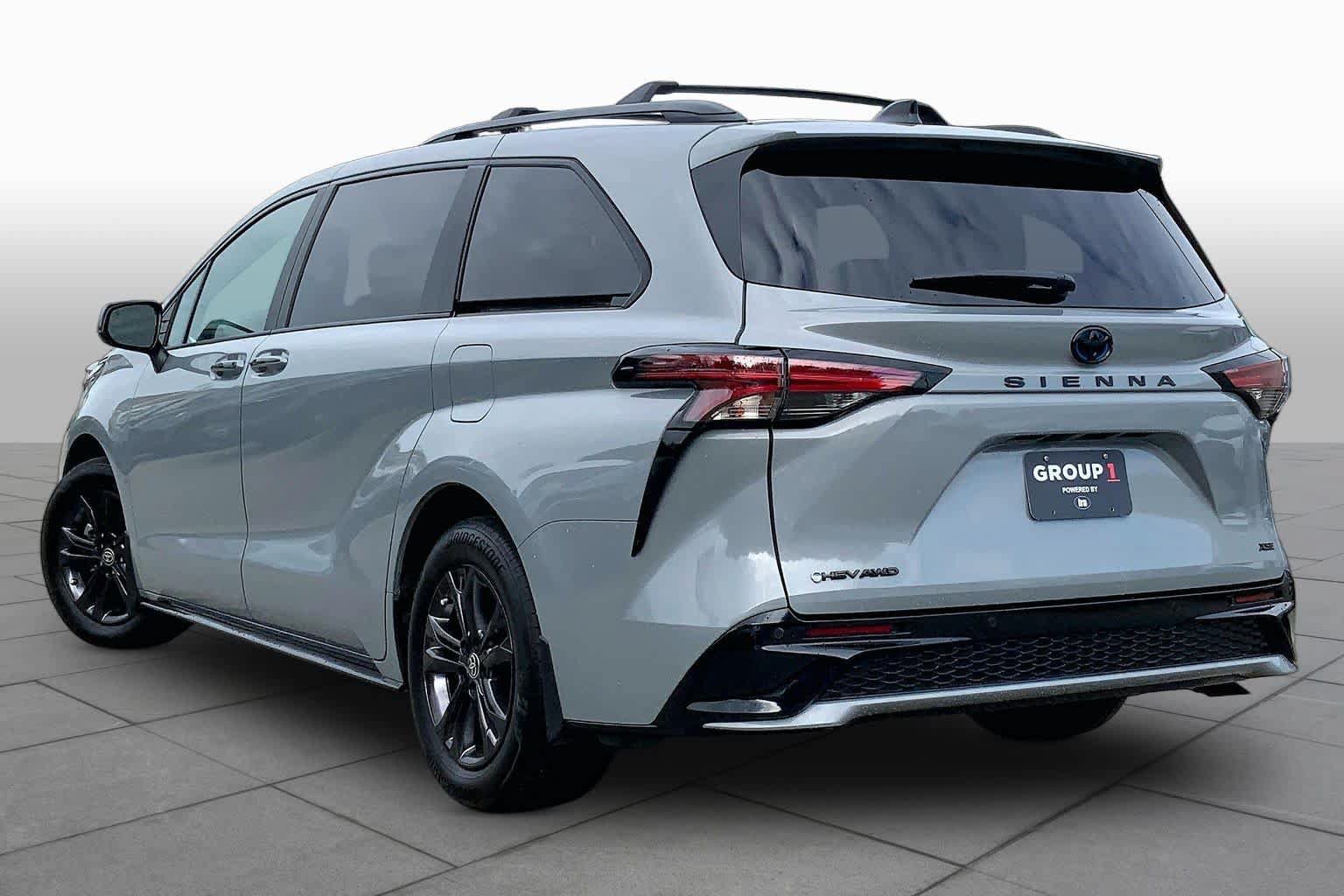 Used 2025 Toyota Sienna XSE w/ XSE Plus Package AWD/4WD image 12