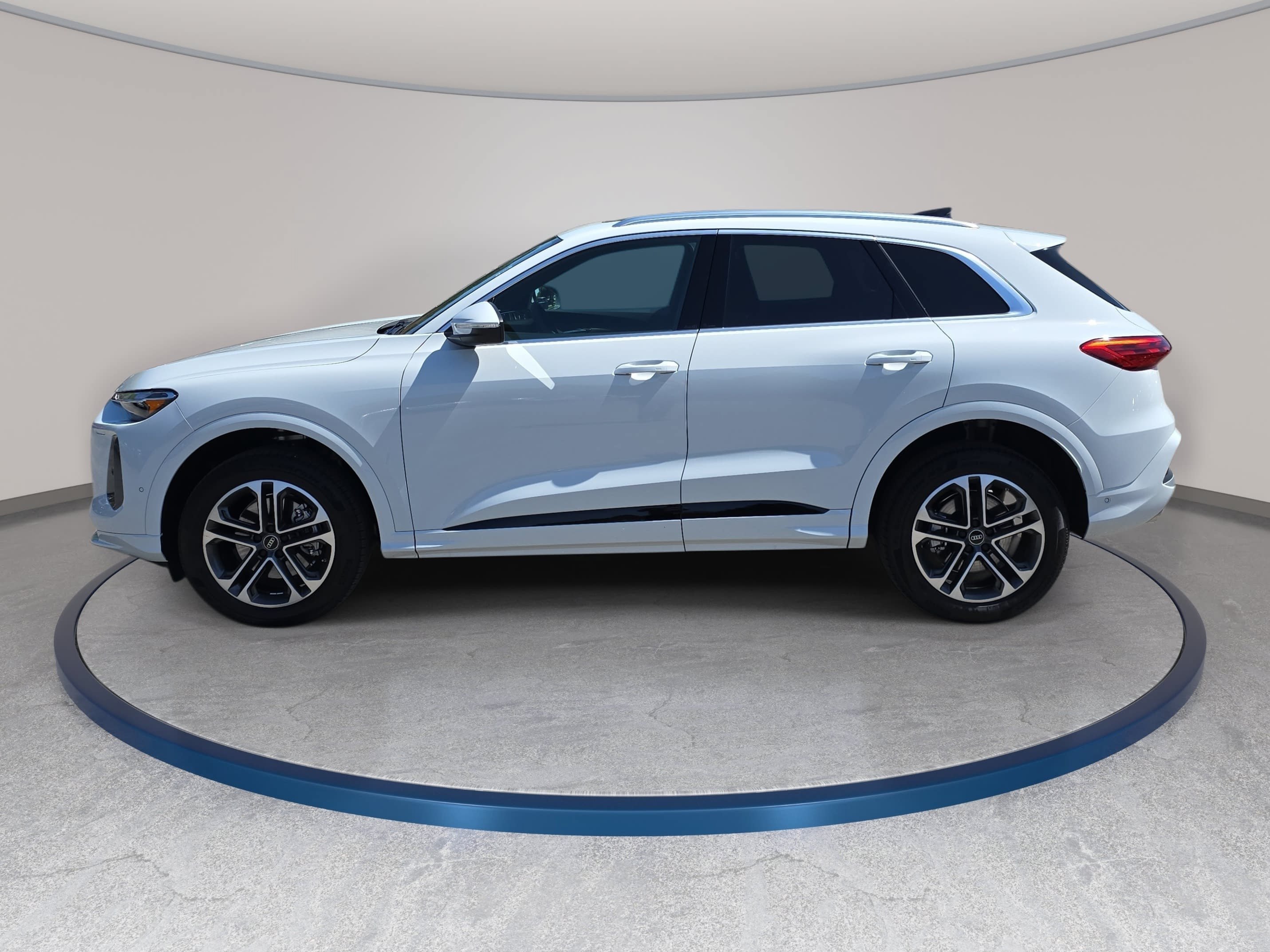 Used 2025 Audi Q5 Premium AWD/4WD image 8