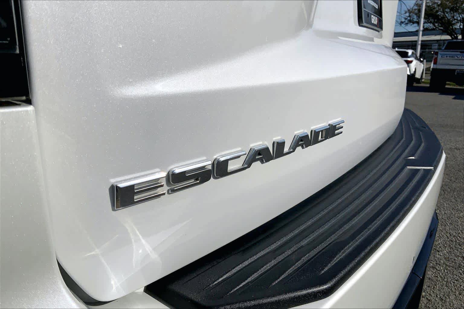Used 2021 Cadillac Escalade ESV Premium Luxury w/ LPO, Illumination Package RWD image 31