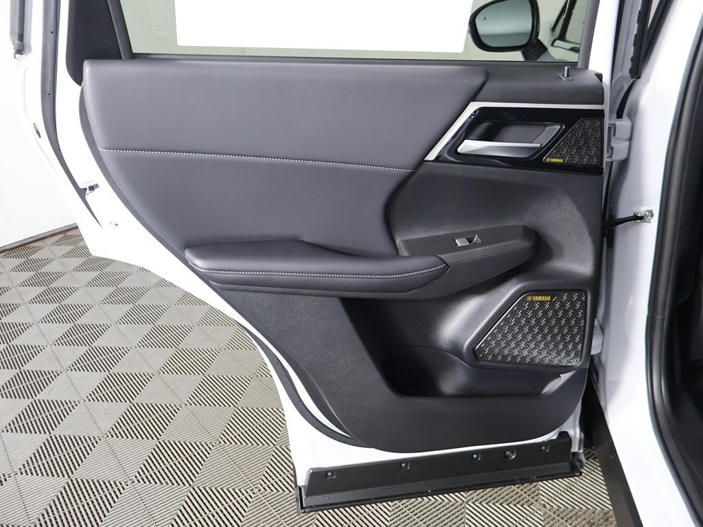 New 2026 Mitsubishi Outlander SE image 30