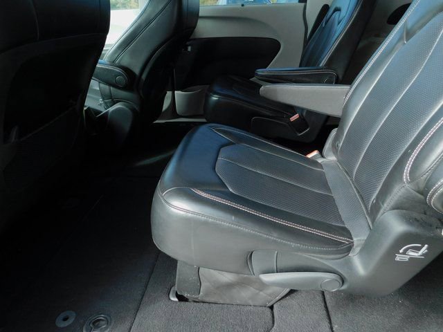 Used 2020 Chrysler Voyager Lxi image 16