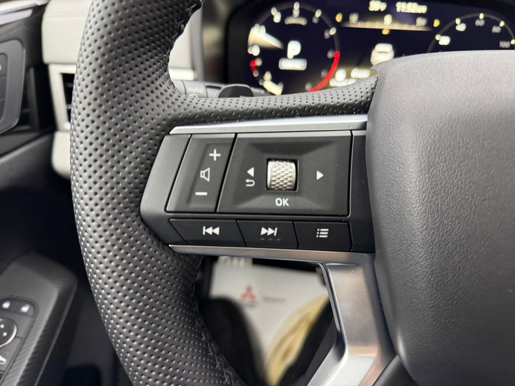 New 2026 Mitsubishi Outlander SEL image 34