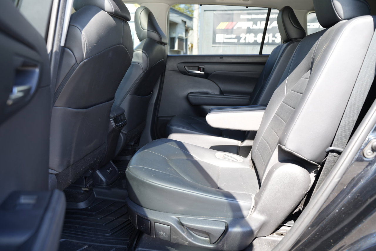 Used 2020 Toyota Highlander XLE image 17