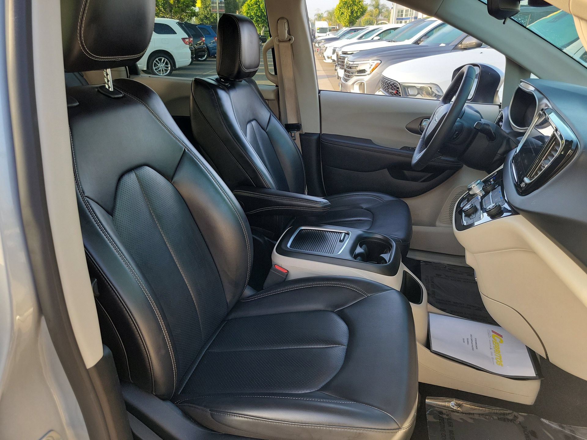 Certified 2023 Chrysler Pacifica Touring-L FWD image 18