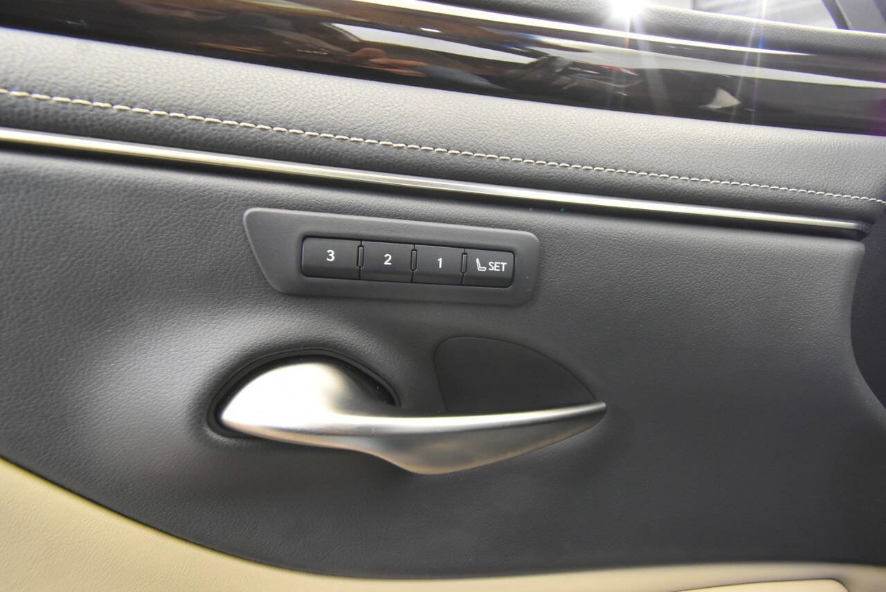 Used 2019 Lexus ES 300h w/ Premium Package image 41