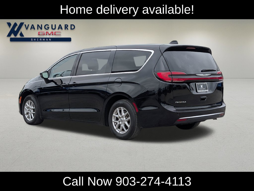 Used 2024 Chrysler Pacifica Touring-L FWD image 4