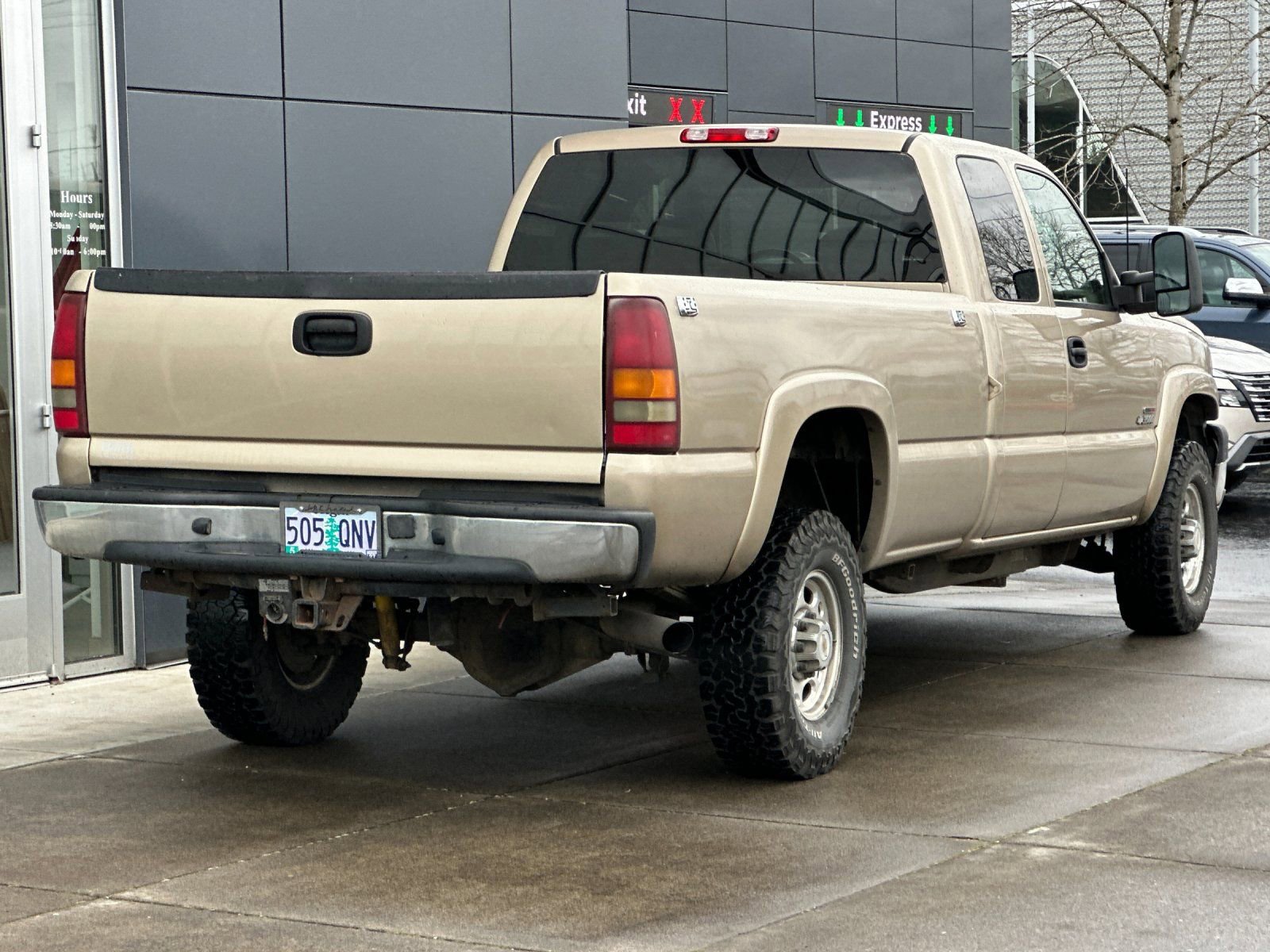 Used 2004 Chevrolet Silverado 3500 2WD Extended Cab w/ Heavy-Duty Power Package image 3