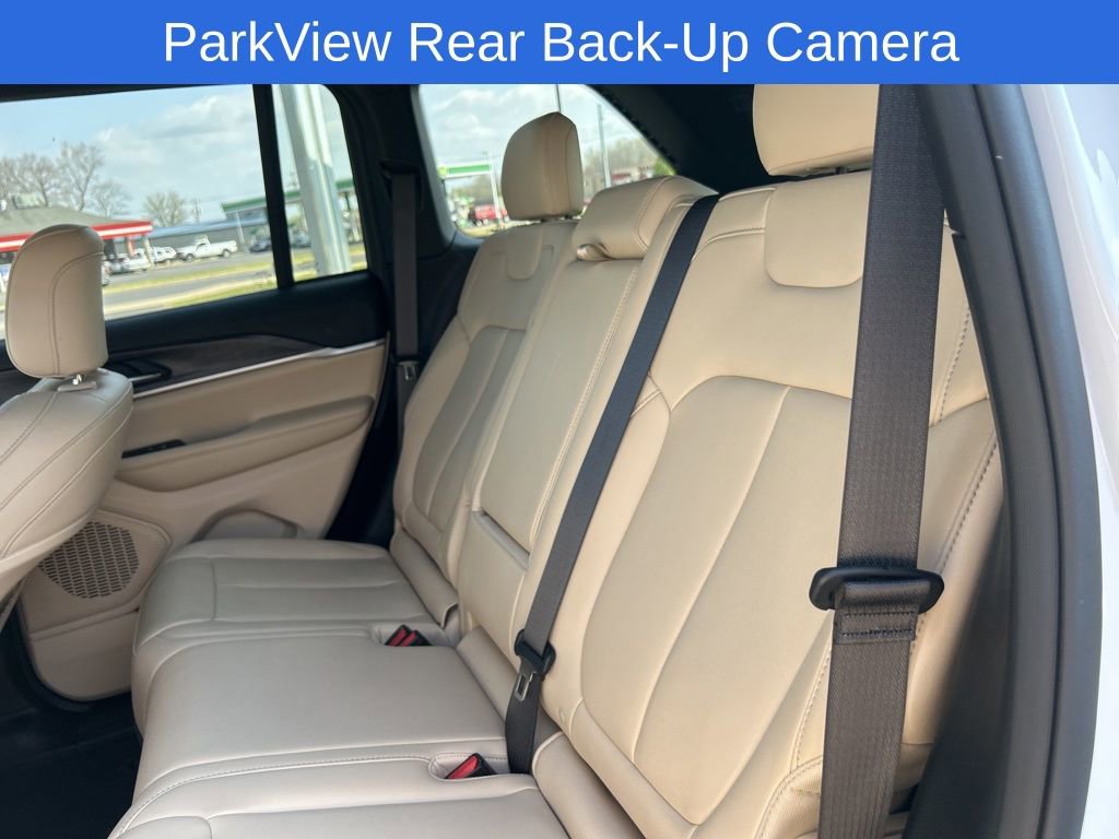 Used 2024 Jeep Grand Cherokee Limited w/ Black Appearance Package image 11