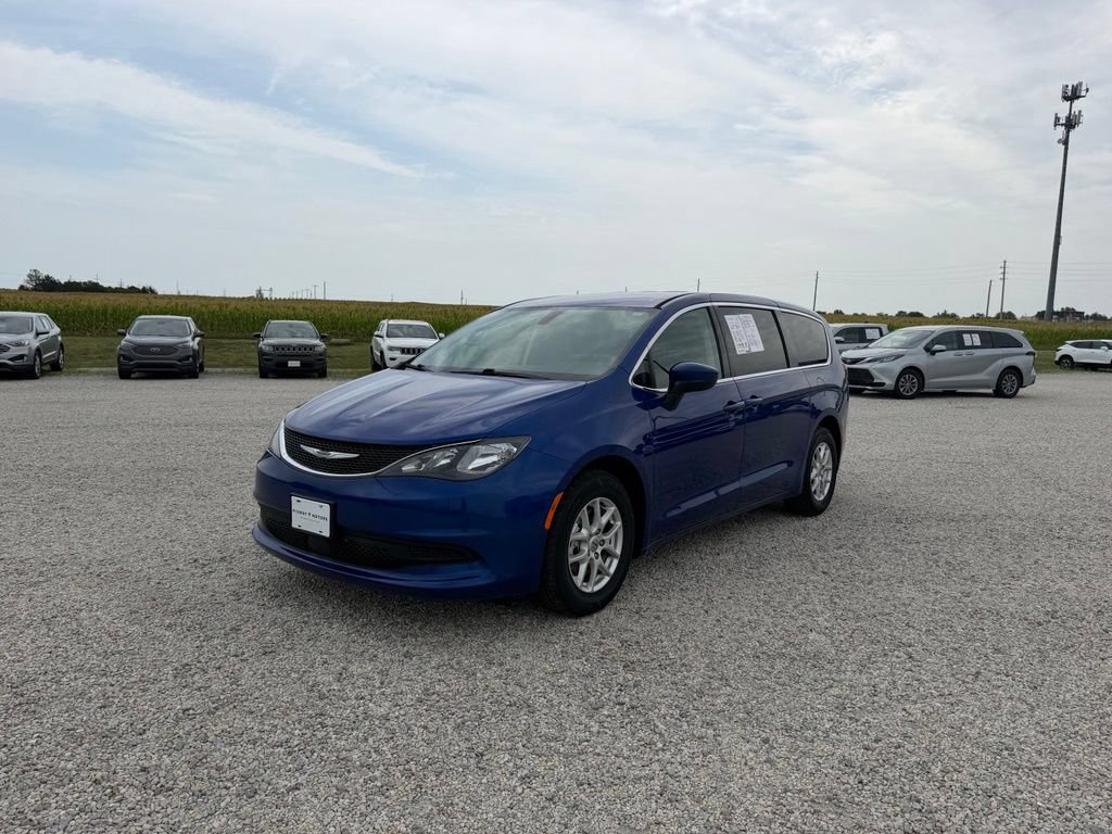 Used 2021 Chrysler Voyager LX FWD image 7