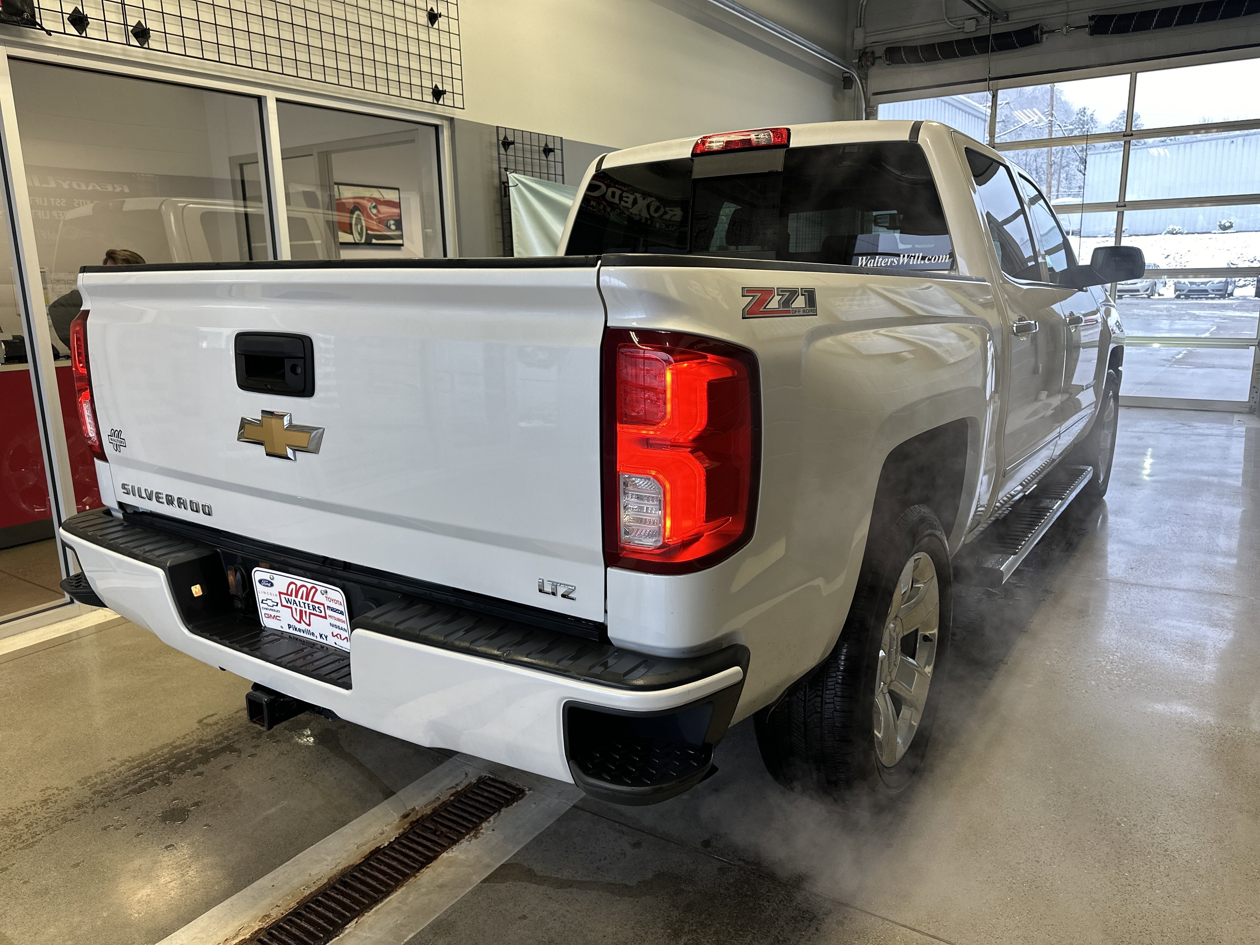 Used 2016 Chevrolet Silverado 1500 LTZ Z71 image 2