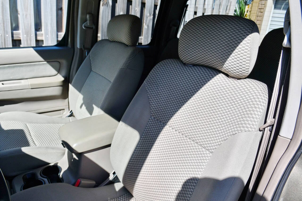 Used 2001 Nissan Frontier SE image 23