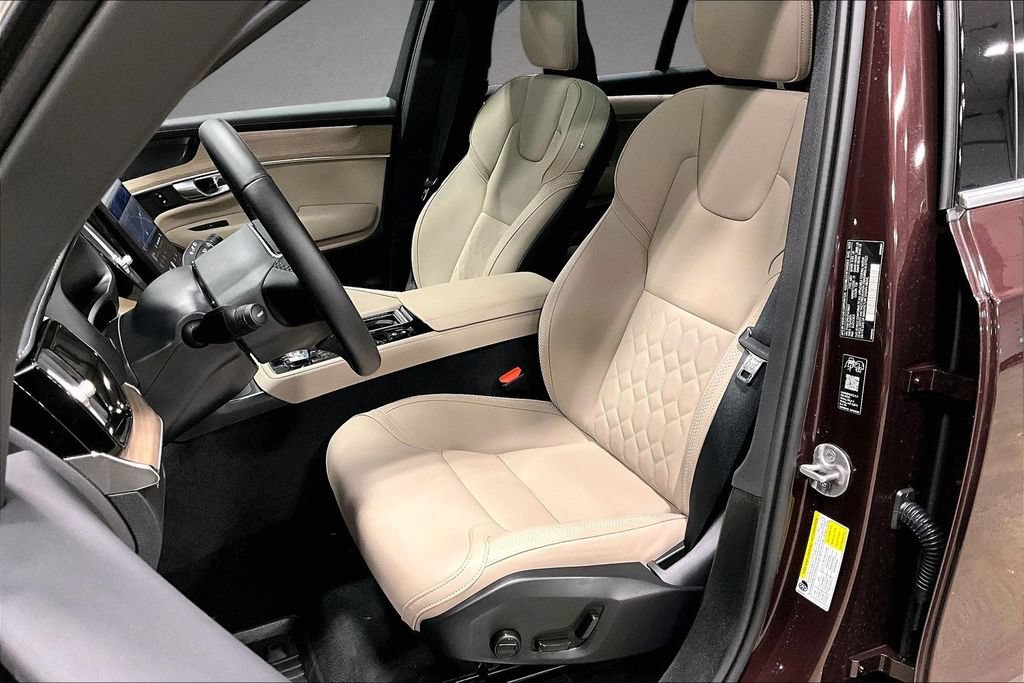 Certified 2026 Volvo XC90 B5 Plus w/ Protection Package Premier AWD/4WD image 20