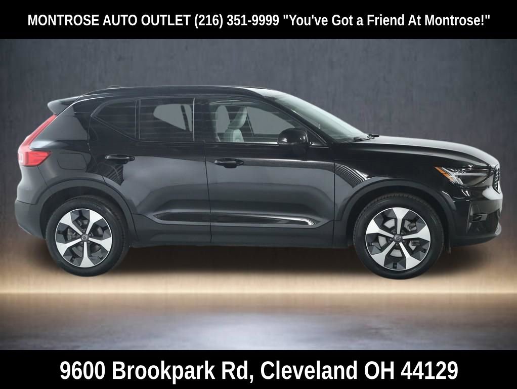 Used 2023 Volvo XC40 B5 Plus w/ Climate Package image 12