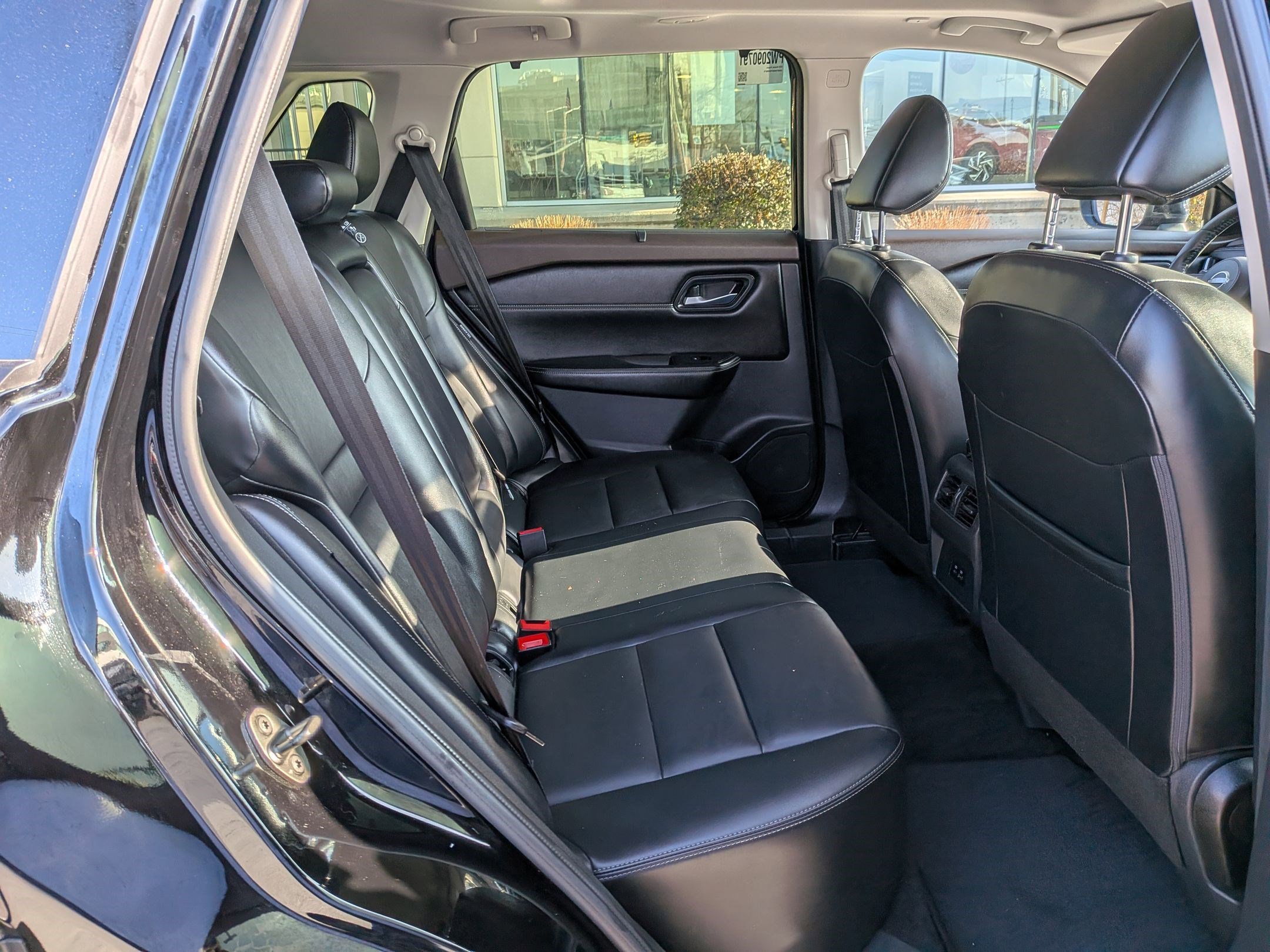 Used 2023 Nissan Rogue SV w/ SV Premium B Package image 33